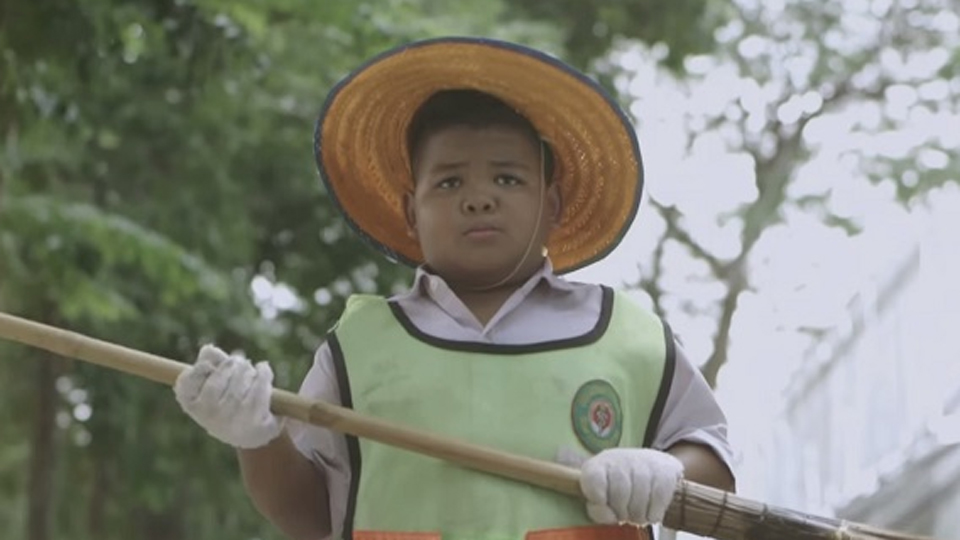 garbage-man-thai-insurance