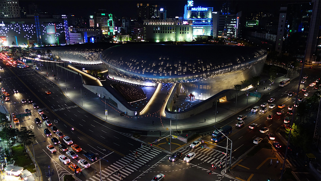 Dongdaemun Design Plaza, na cidade de Seul, na Coréia do Sul