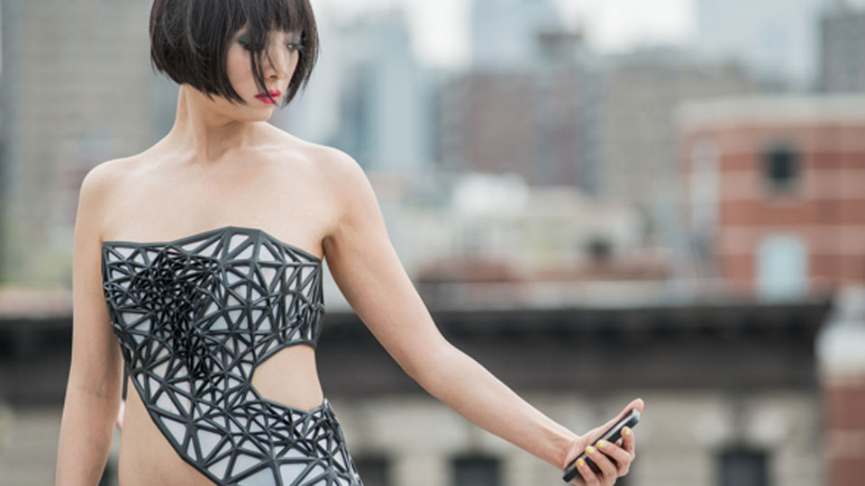 x-pose-vestido-transparente-dados-privacidade-web