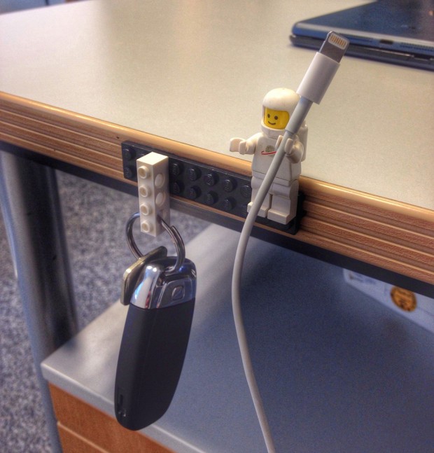 lego-sugru-minifig-cable-holder-by-2spinout-620x647