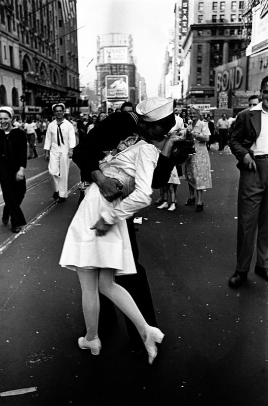 V-J Day – Alfred Eisenstaedt, 1945
