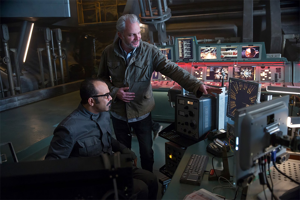 Francis Lawrence (à direita) no set
