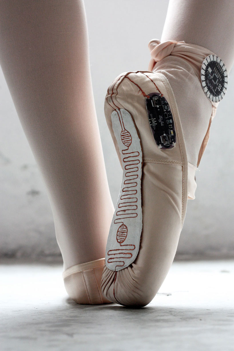 lesia-trubat-e-traces-ballet-shoes-phone-app-designboom-03