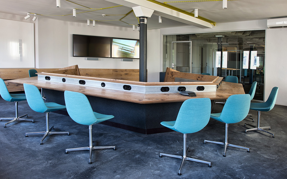Sala de conferências para reuniões com os escritórios de San Francisco e Nova York, ambos tem arquitetura inspirada no espaço em Berlim