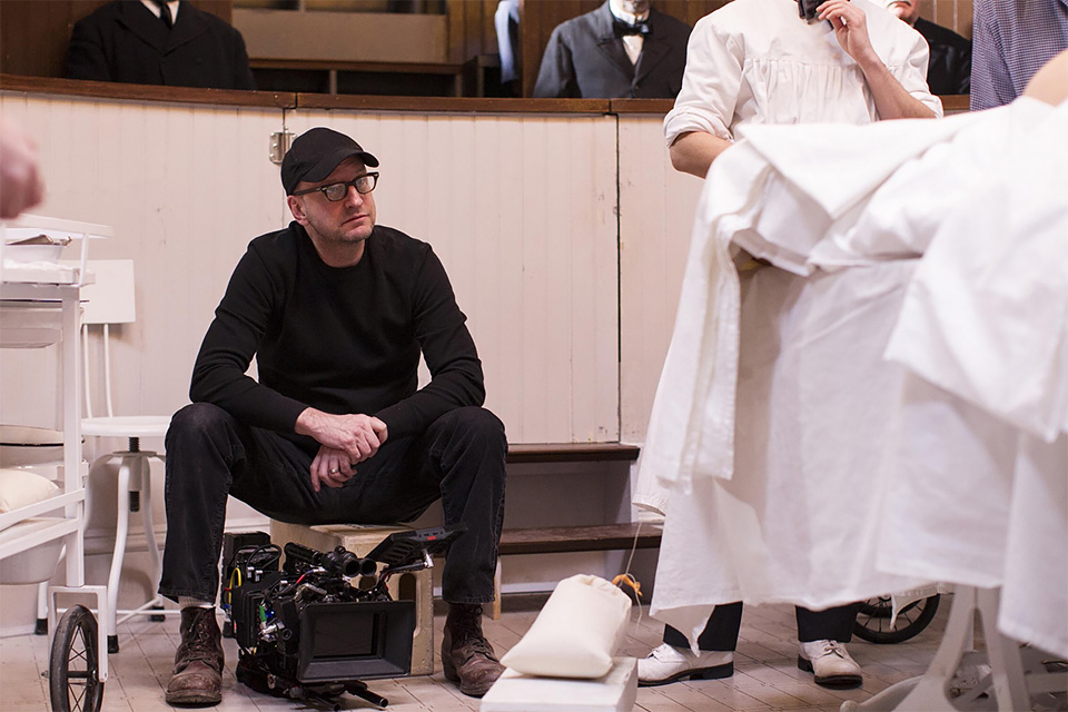 Steven Soderbergh no set de The Knick
