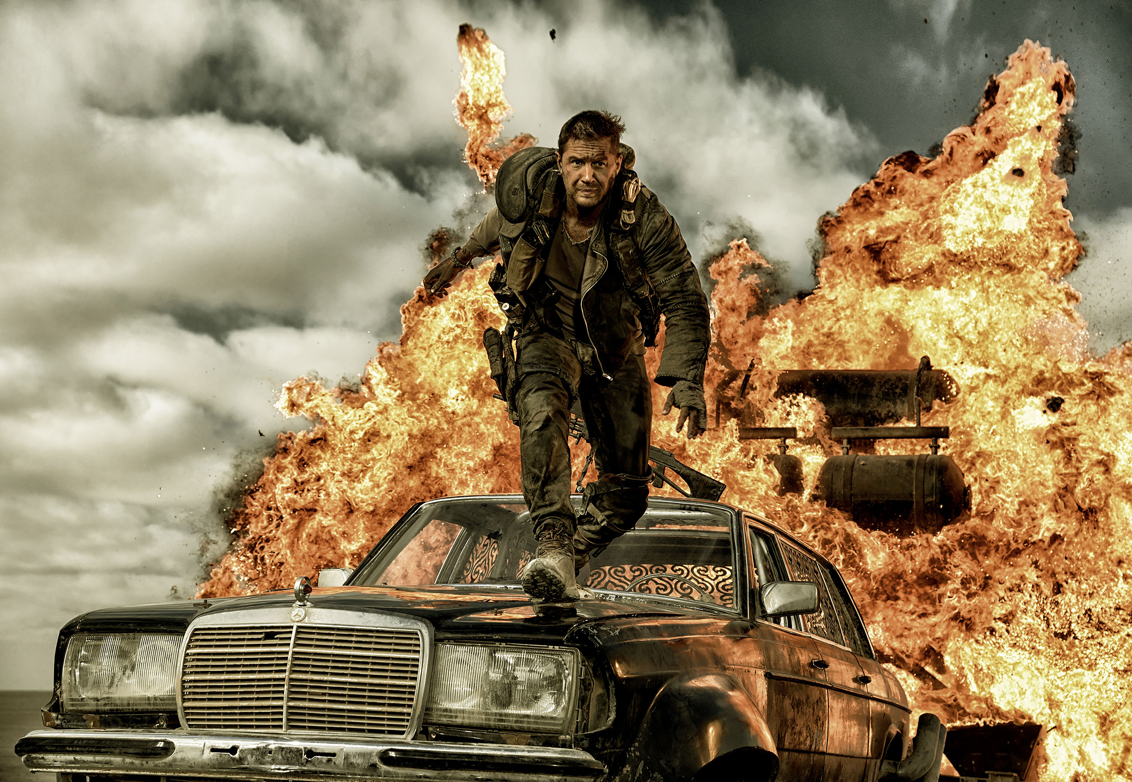 Capa - “Mad Max: Estrada da Fúria” reverencia trilogia original através de uma experiência imersiva