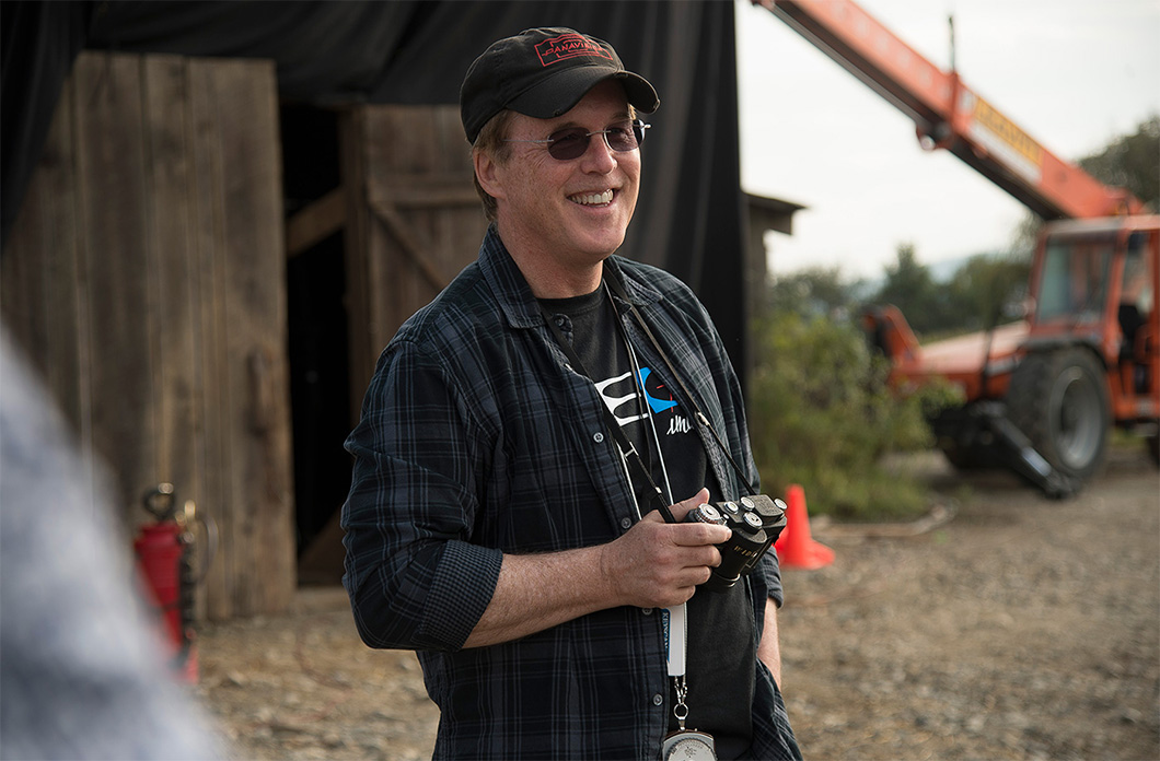 O diretor Brad Bird no set