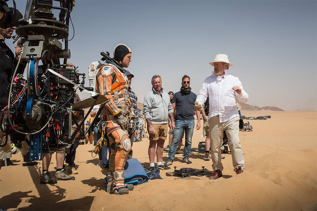 Ridley Scott, à direita, no set de “Perdido em Marte”