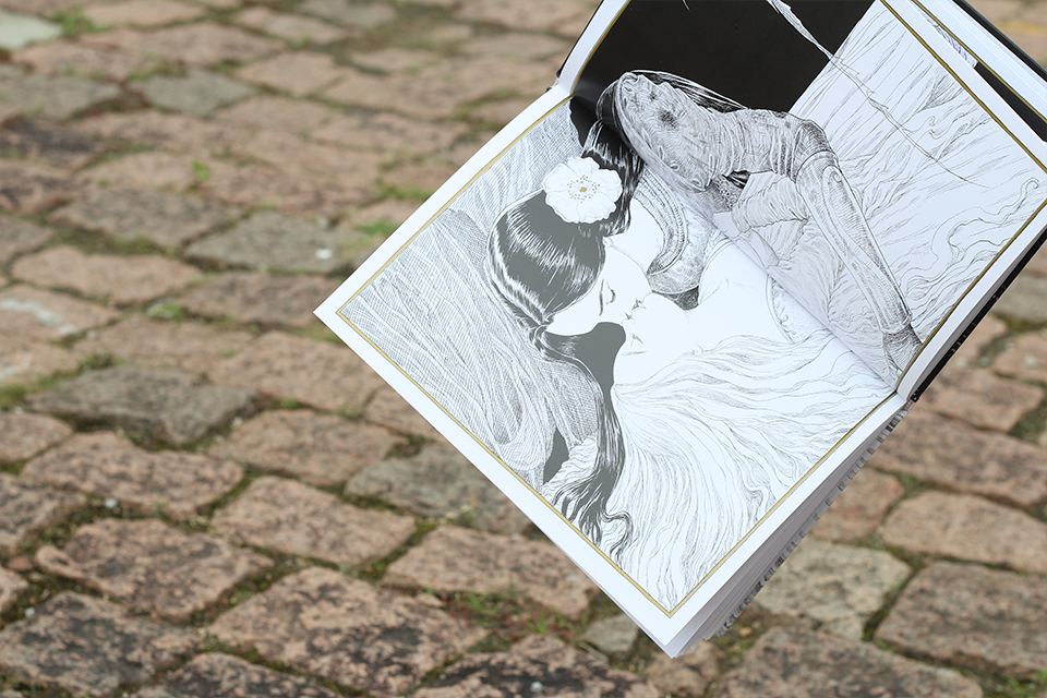 A cena do beijo em A Bela e a Adormecida (Foto: Anna Schermak)