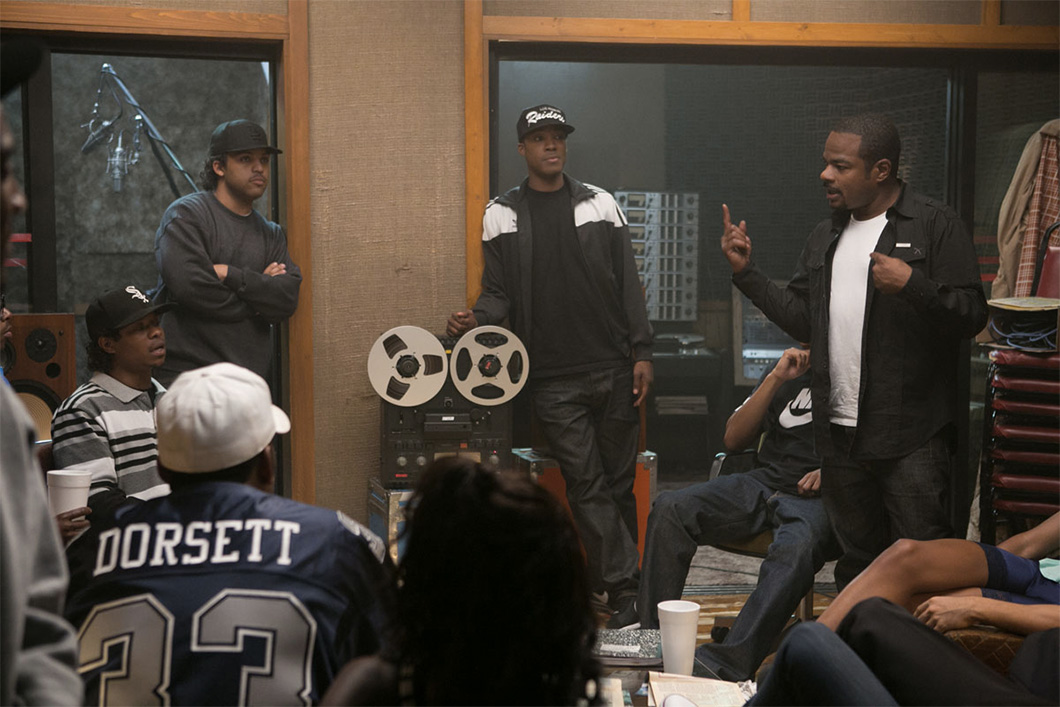 O diretor F. Gary Gray, à direita, comanda o elenco