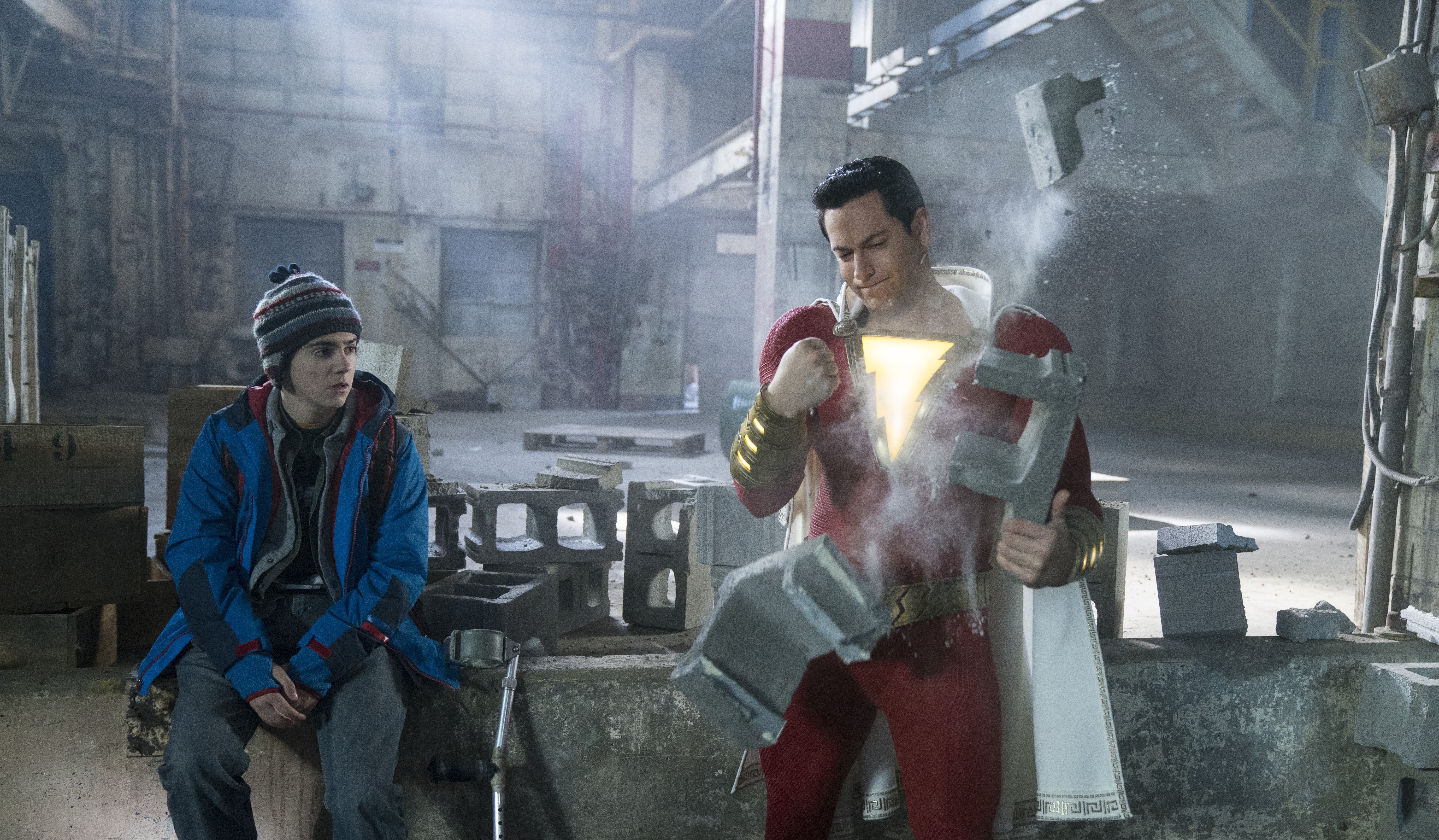 Capa - “Shazam!” resgata valores tradicionais apenas para repeti-los em formato mais pop