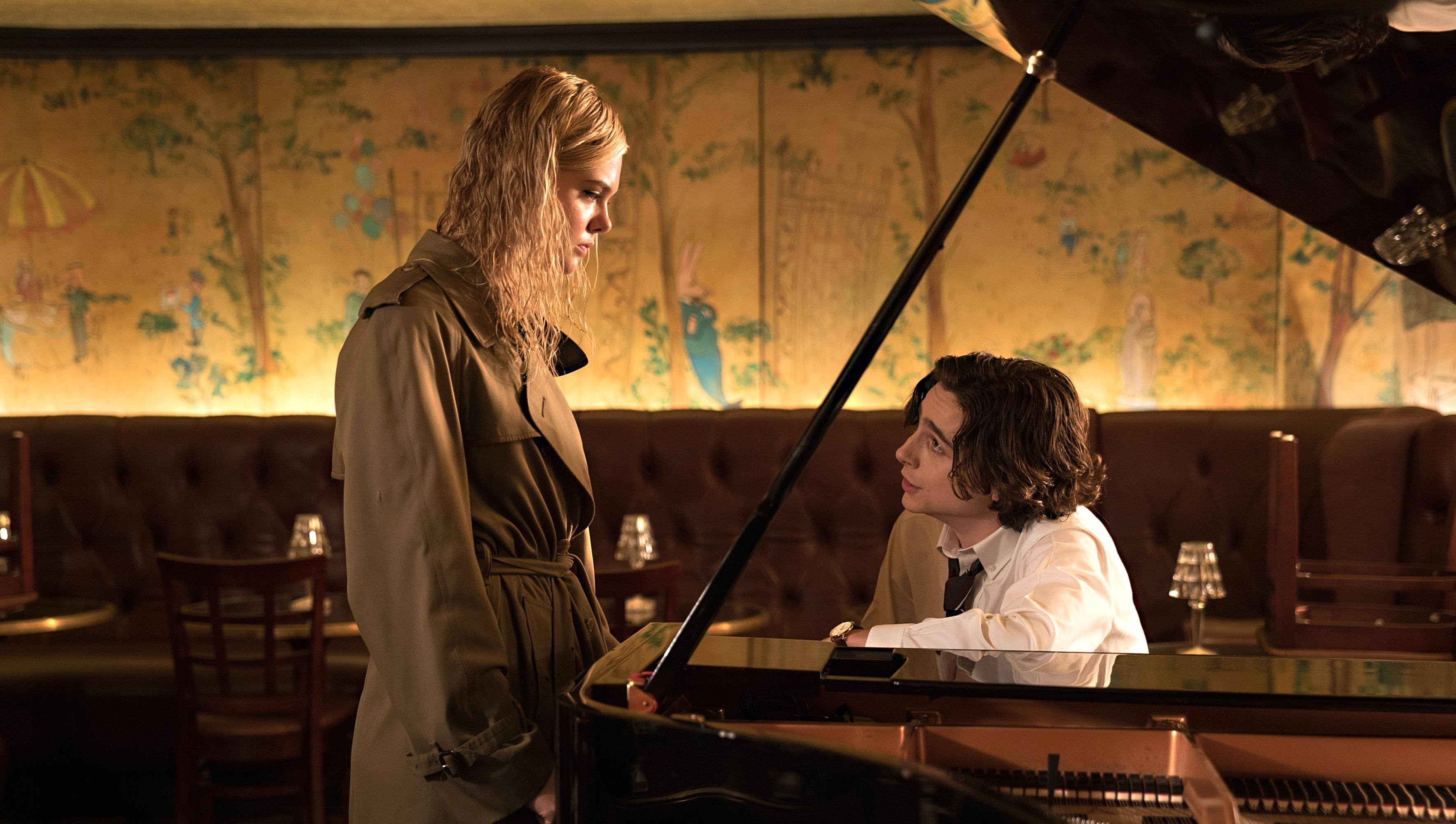 Capa - “Um Dia de Chuva em Nova York” é agradável, mesmo que genérico para a carreira de Woody Allen