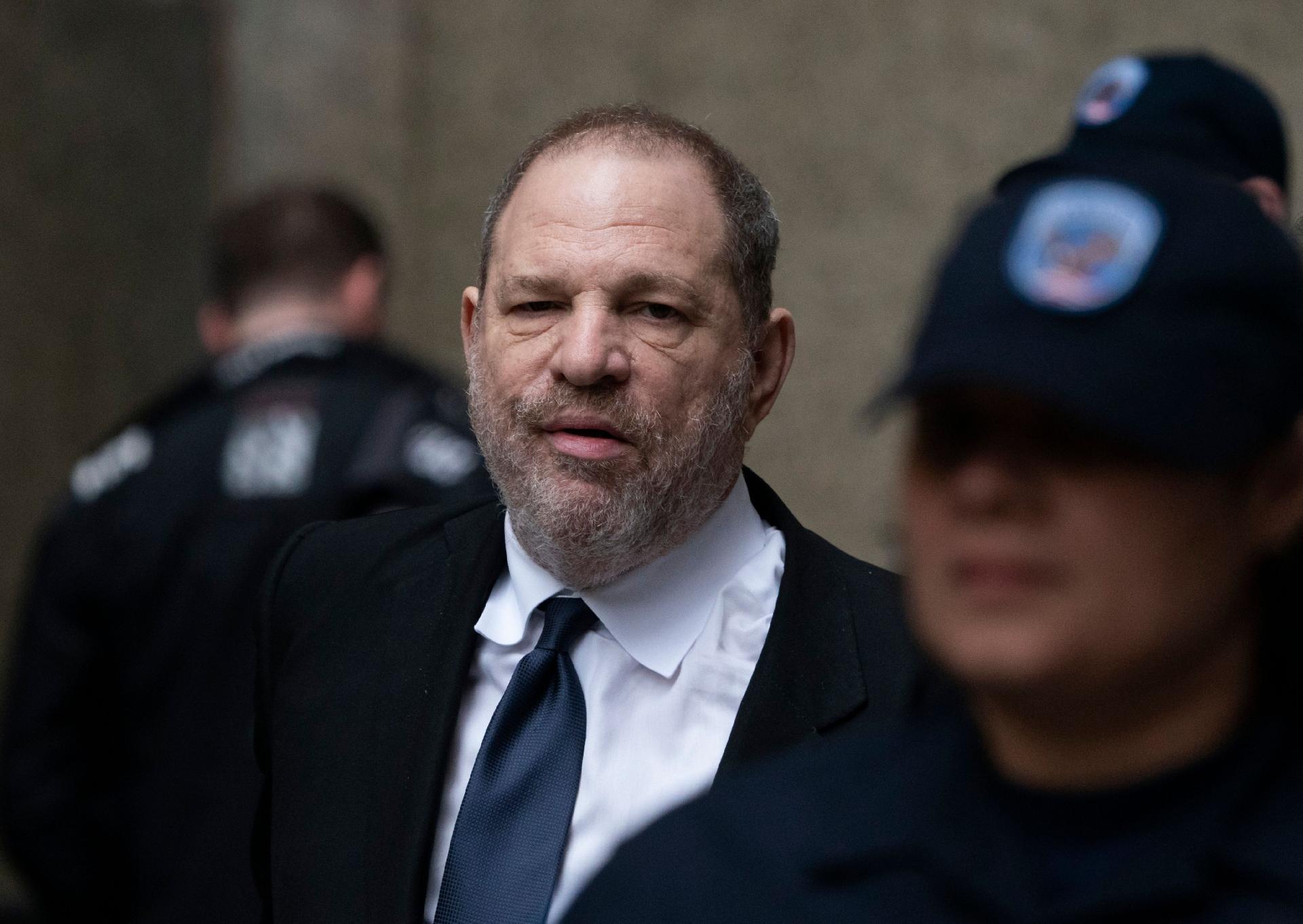 harvey-weinstein-deixa-audiencia-em-nova-york-1556322083993_v2_1920x1362
