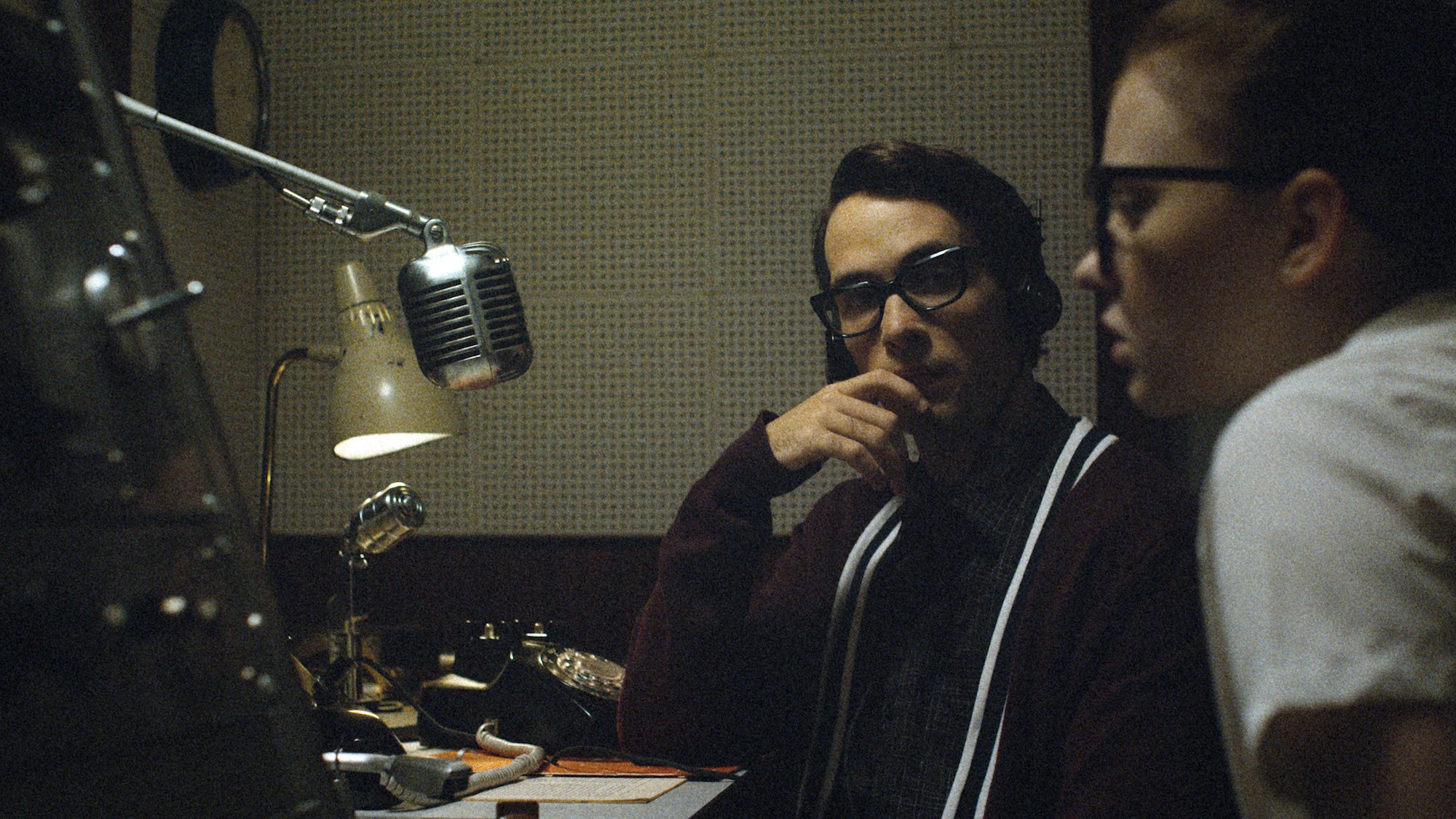 Capa - O horror de “A Vastidão da Noite” está no medo e exploração do desconhecido