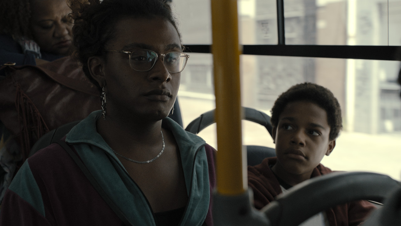 Capa - “Manhãs de Setembro” é um delicado drama sobre complexidade familiar no difícil cenário brasileiro