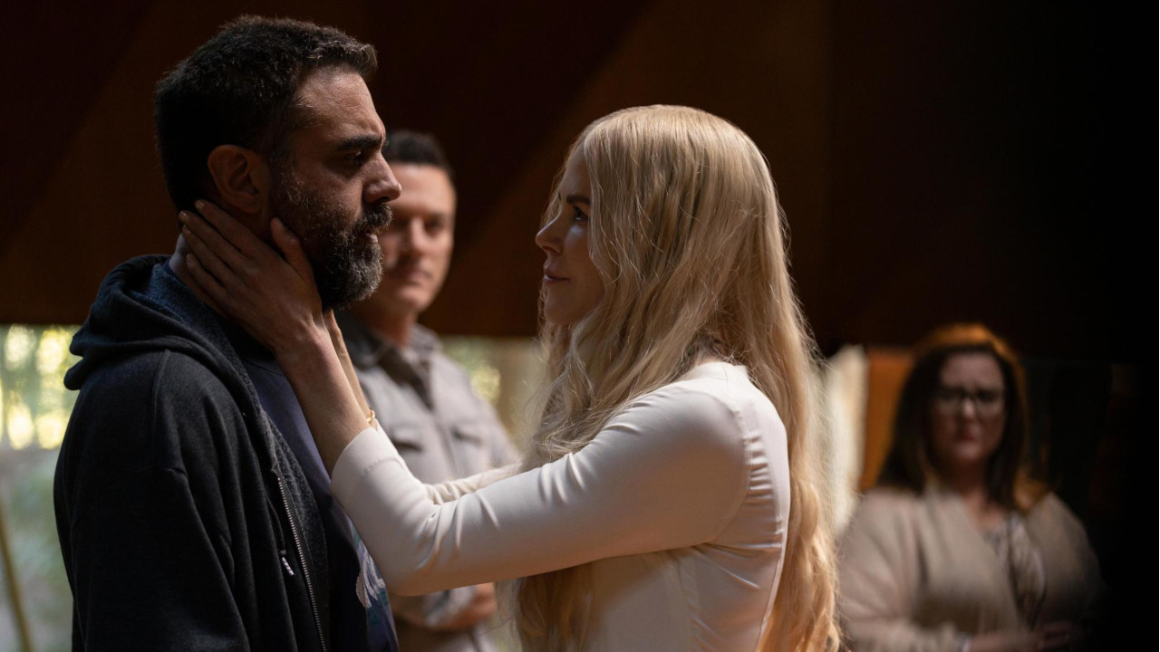 Capa - “Nove Desconhecidos” faz bem em se apegar à psicodelia enquanto retrata a era coaching