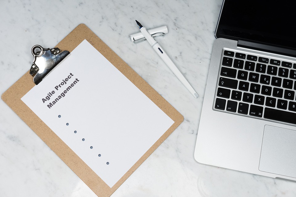 A metodologia ágil é uma das mais importantes estratégias para um gerenciamento de projetos bem-sucedido. Outras metodologias de gestão são apresentadas para o Gerente de Projetos em formações específicas para o setor.