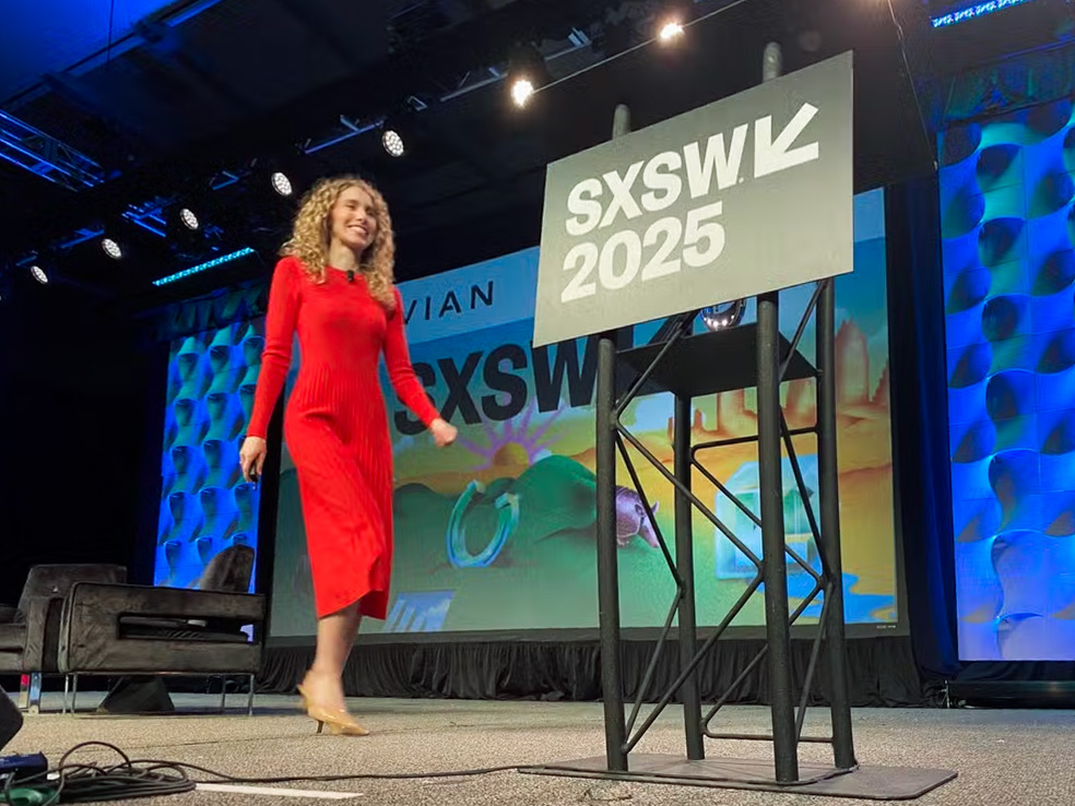  Performer, Person, Solo Performance, Adult, FemAle, Woman, face, Head