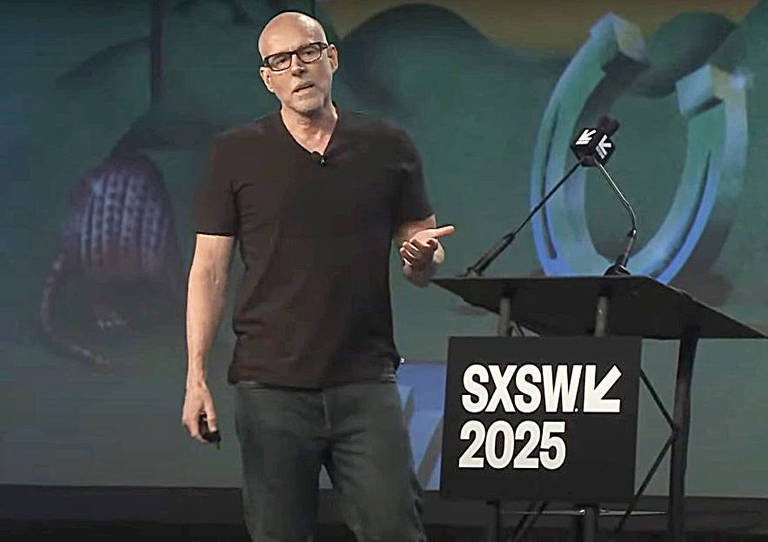 People, Person, Crowd, Adult, Male, Man, Audience, Clothing, jeans, Pants, t-shirt