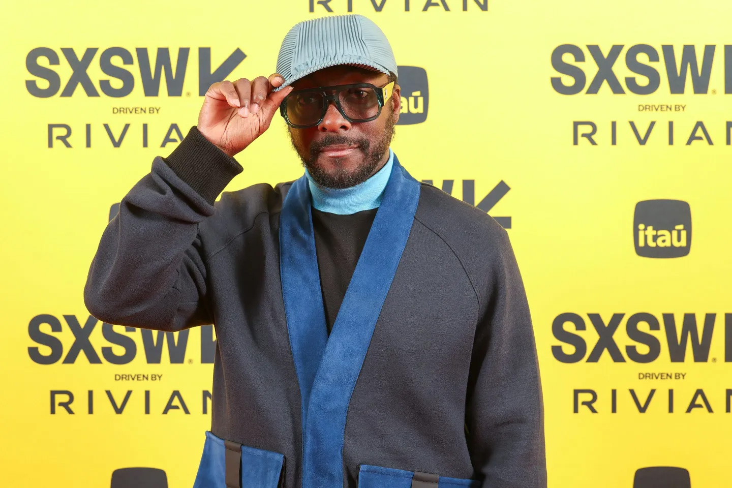  Baseball Cap, Cap, Clothing, Hat, Accessories, Sunglasses, face, Head, Person, Photography, Portrait, Adult, Male, Man, fashion, Glasses, Coat, Crowd