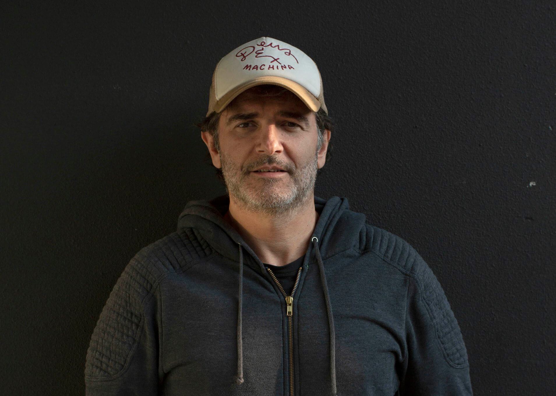  Baseball Cap, Cap, Clothing, Hat, face, Head, Person, Photography, Portrait, Coat, Jacket, Adult, Male, Man, Knitwear, Sweater, Sweatshirt, Hoodie