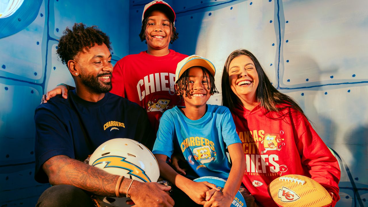 Capa - NFL e Bob Esponja se unem em coleção para jogo em São Paulo com Patrick vestido de quarterback