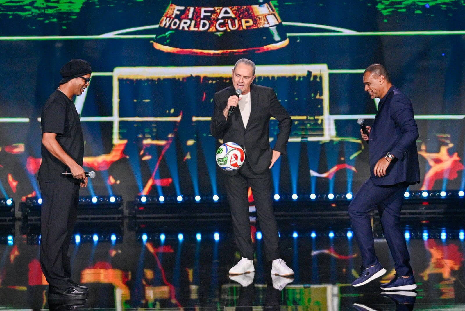  Adult, Male, Man, Person, Ball, football, Soccer, Soccer Ball, Sport, Clothing, Footwear, Shoe, Coat, face, happy, Head