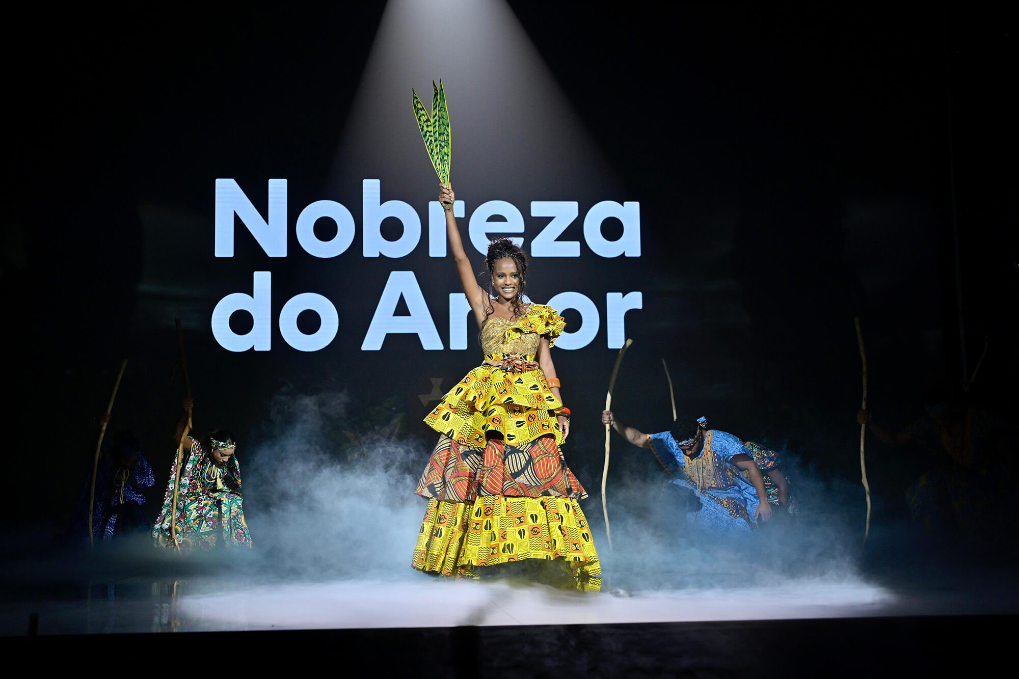  Dancing, Leisure Activities, Person, Performer, Solo Performance, Adult, FemAle, Woman, Stage