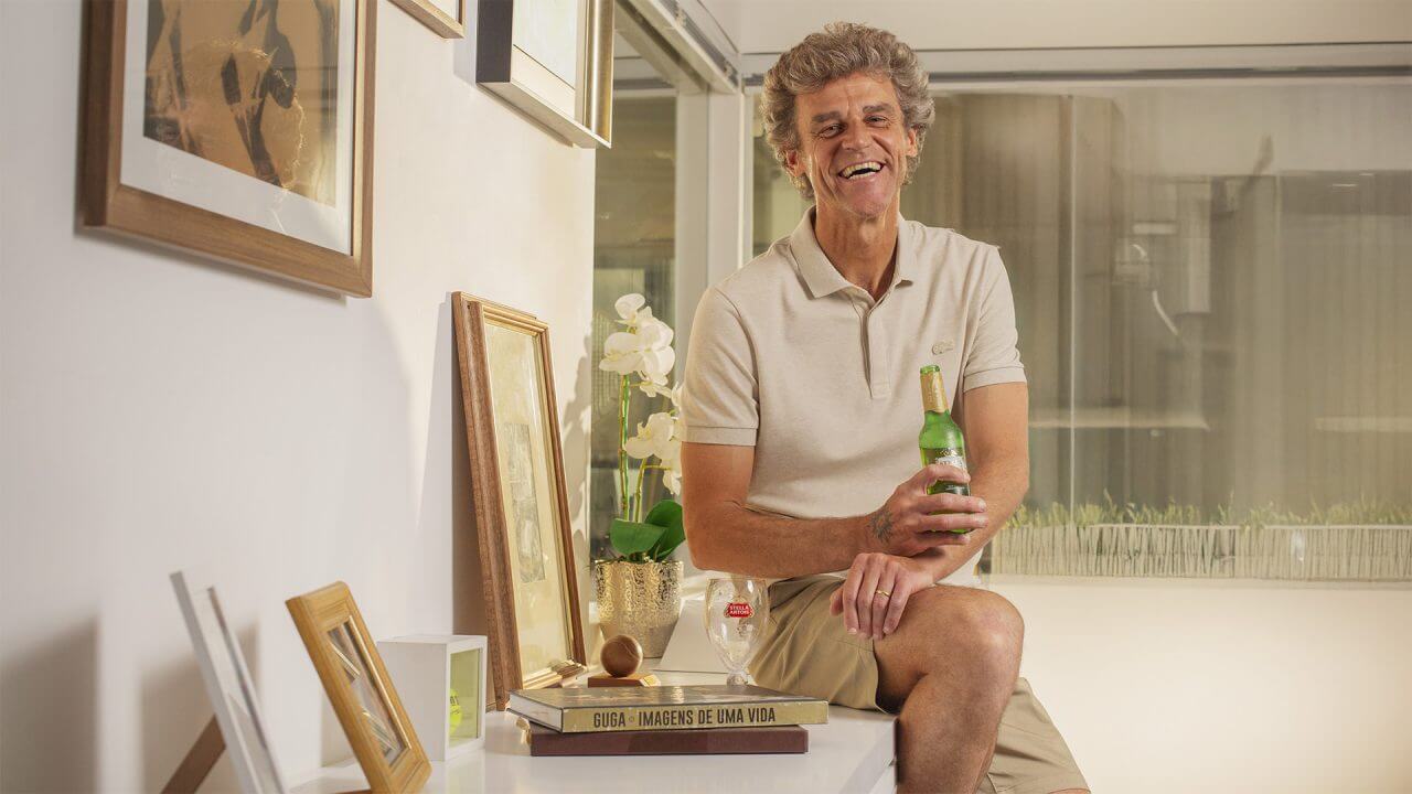 Capa - Stella Artois cria cálice com areia da praia de Sauípe para celebrar volta do tênis e homenagear Guga