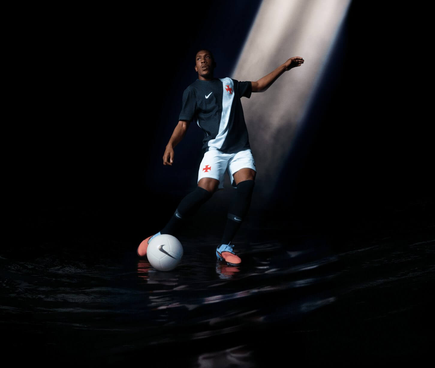 Performer, Person, Solo Performance, Clothing, Shorts, Ball, football, Soccer, Soccer Ball, Sport