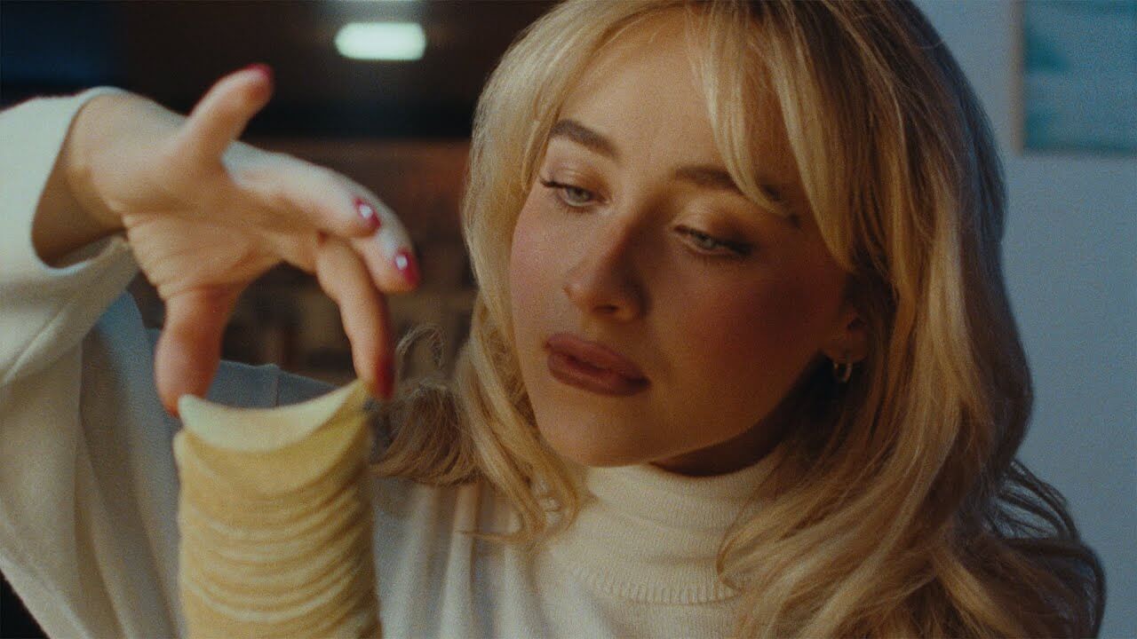 sabrina-carpenter-pringles