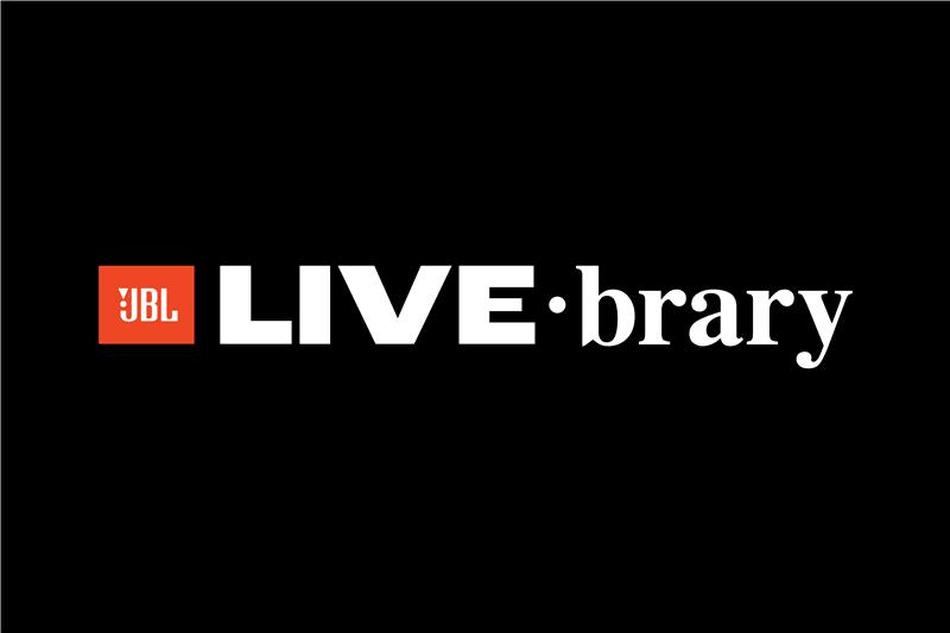  logo, Text, Scoreboard
