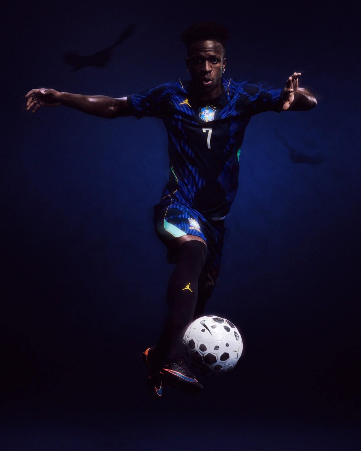  Sphere, Ball, football, Soccer, Soccer Ball, Sport, Adult, Male, Man, Person, face, Head, Photography, Portrait, Body Part, Finger, Hand, Clothing, Footwear, Shoe, Performer, Solo Performance