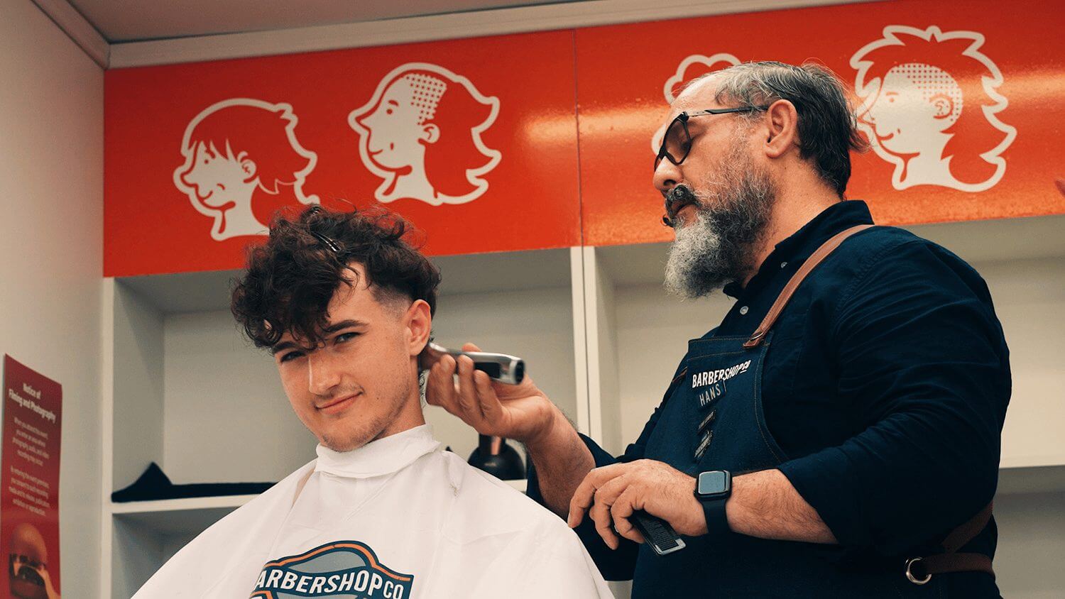 Hairdresser, Person, Haircut, Adult, Male, Man, face, Head, Barbershop, Indoors